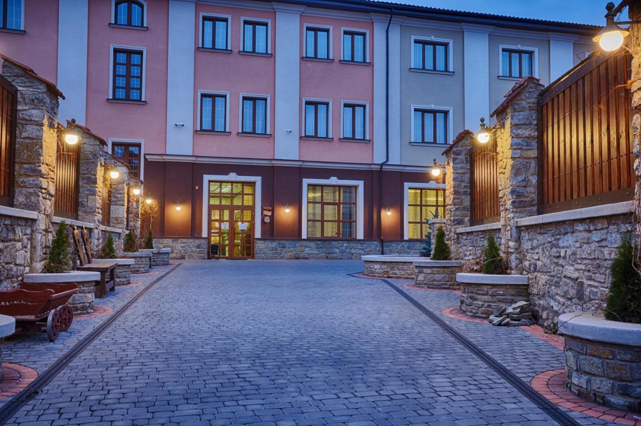 Отель Тарас Бульба Каменец-Подольский Экстерьер фото