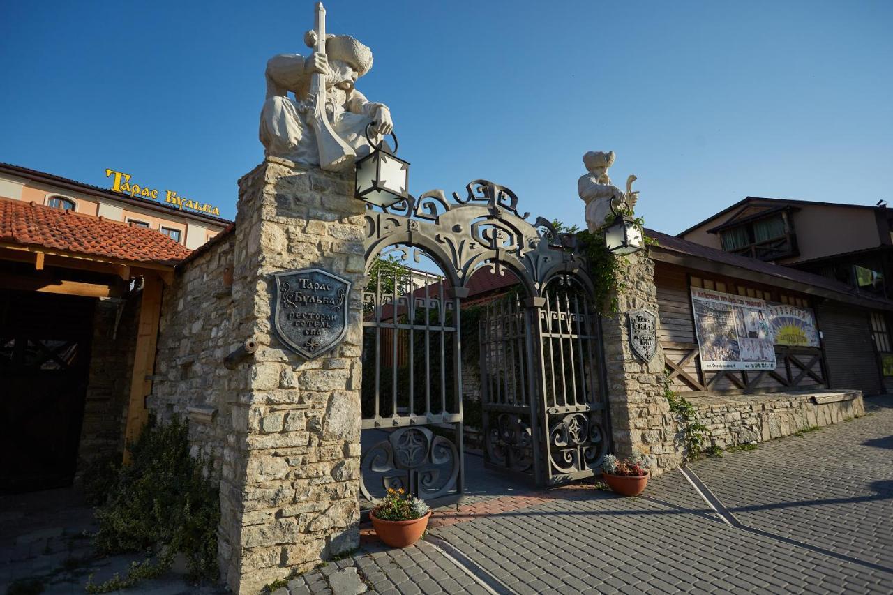 Отель Тарас Бульба Каменец-Подольский Экстерьер фото