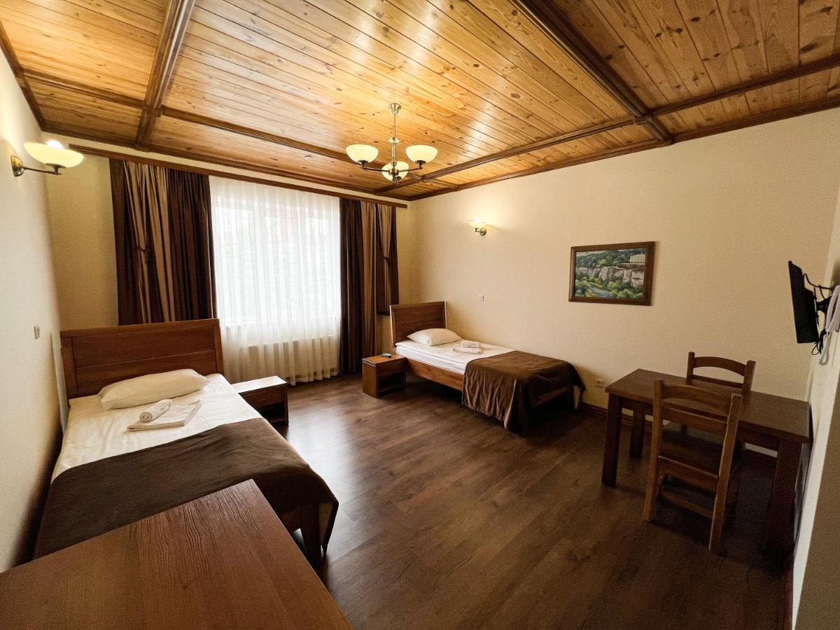 Отель Тарас Бульба Каменец-Подольский Экстерьер фото